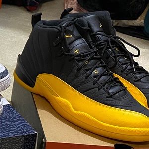 Jordan 12 University gold @crystal_alv